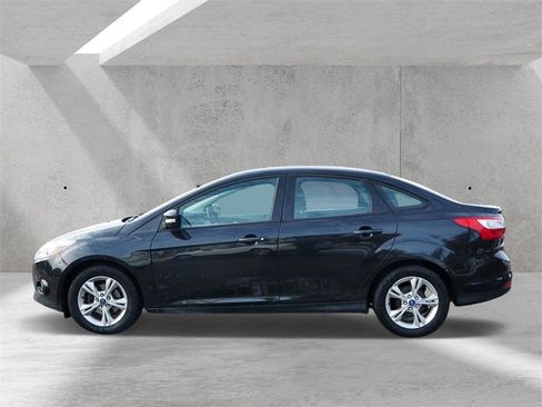 Used 2013 Ford Focus SE w/ SE Winter Pkg image 5