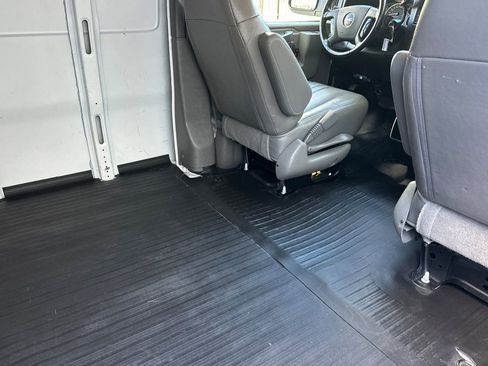 Used 2023 GMC Savana 2500 Extended w/ Driver Convenience Package image 17