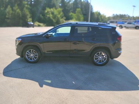 Used 2024 GMC Terrain SLT image 2