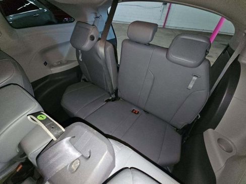 Used 2022 Toyota Sienna XLE FWD image 12