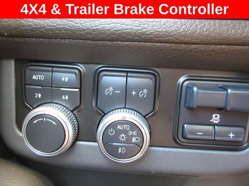 Used 2021 GMC Yukon Denali w/ Denali Premium Package AWD/4WD image 23