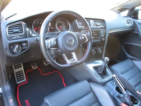 Used 2017 Volkswagen GTI SE FWD image 16
