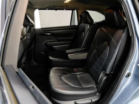 Used 2021 Toyota Highlander XLE FWD image 48