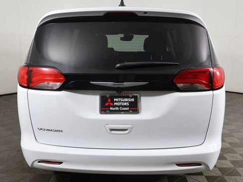Used 2023 Chrysler Voyager LX FWD image 10
