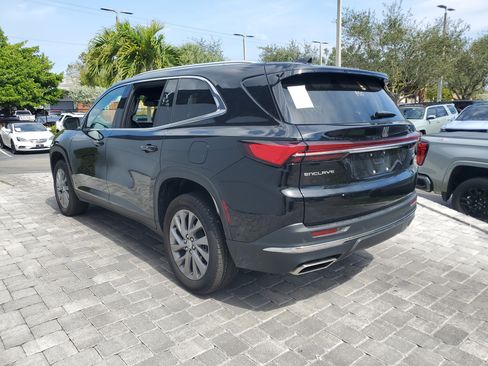 Used 2025 Buick Enclave Preferred image 3