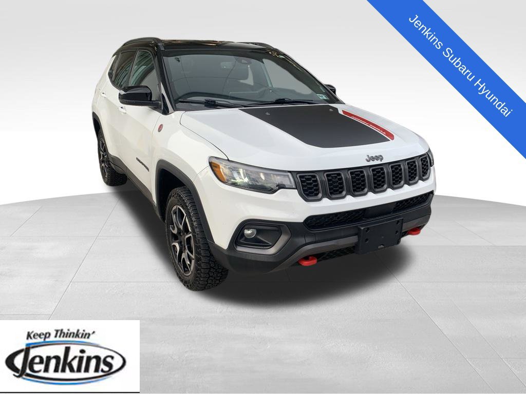 Used 2025 Jeep Compass Trailhawk AWD/4WD image 1