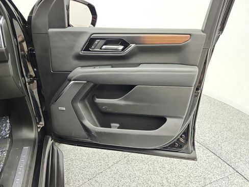 Used 2025 GMC Yukon Denali AWD/4WD image 19
