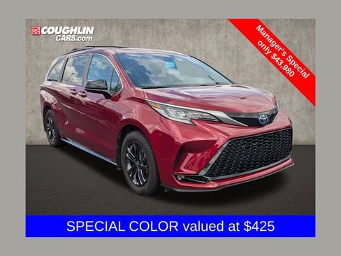Used 2024 Toyota Sienna XSE AWD/4WD image 1