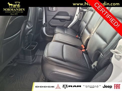 Certified 2018 Jeep Wrangler Unlimited Sahara w/ LED Lighting Group AWD/4WD image 18