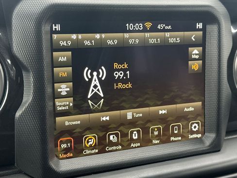 Used 2022 Jeep Wrangler Unlimited Sahara image 18