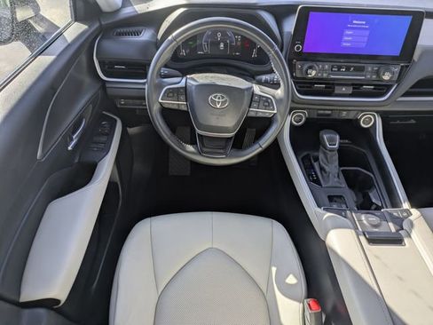 Used 2024 Toyota Grand Highlander XLE image 11