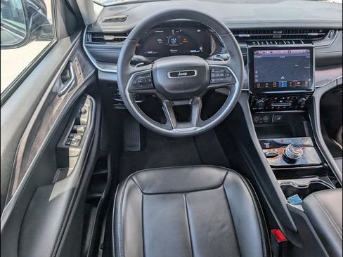 Used 2023 Jeep Grand Cherokee L Limited w/ Luxury Tech Group II AWD/4WD image 8