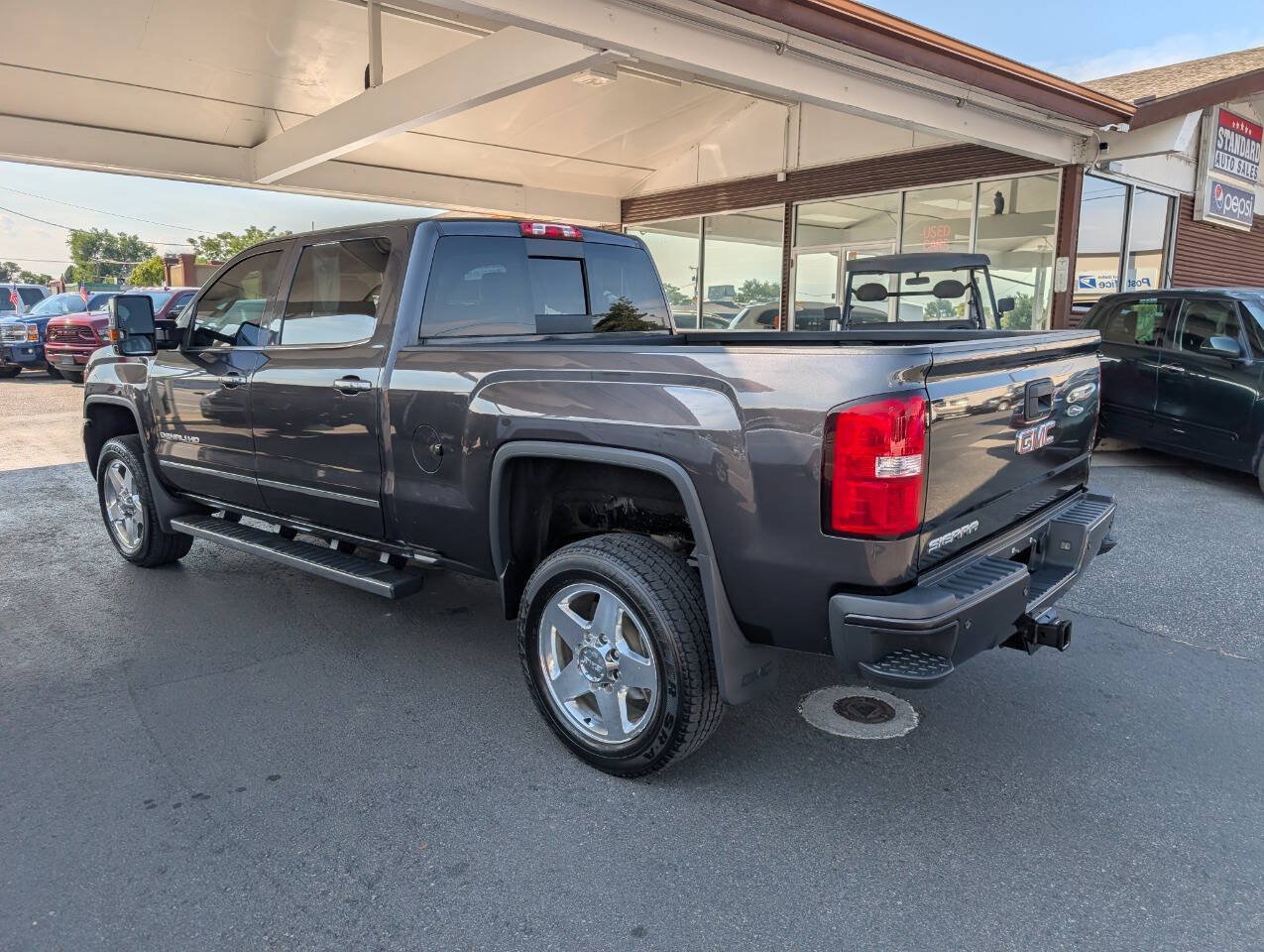 Used 2015 GMC Sierra 2500 Denali w/ Suspension Package, Off-Road AWD/4WD image 5
