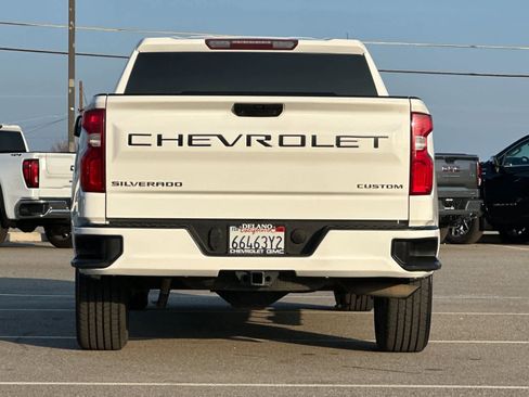 Used 2020 Chevrolet Silverado 1500 Custom w/ Custom Value Package image 4