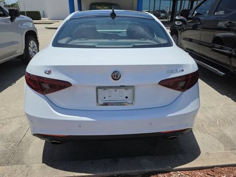 Used 2018 Alfa Romeo Giulia Ti w/ Quick Order Package 22X Lusso AWD/4WD image 5