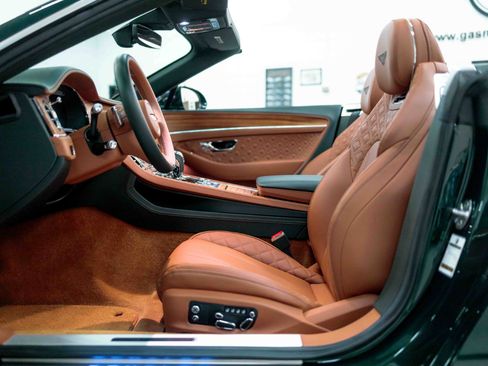 Used 2022 Bentley Continental GT V8 image 44