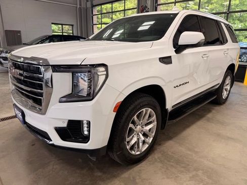 Used 2024 GMC Yukon SLT w/ SLT Luxury Package AWD/4WD image 5
