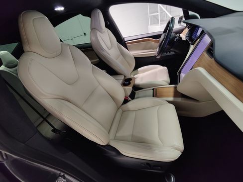 Used 2020 Tesla Model X Long Range image 11