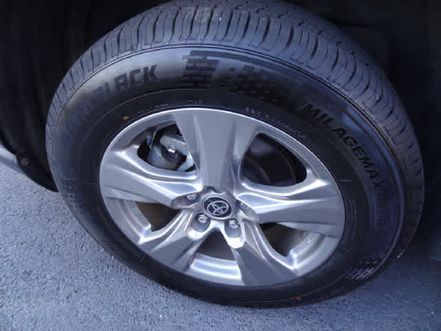 Used 2024 Toyota RAV4 XLE FWD image 14