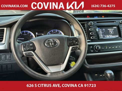 Used 2019 Toyota Highlander LE image 25