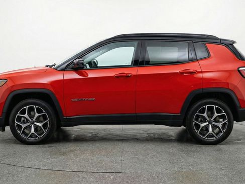 Used 2025 Jeep Compass Limited image 5