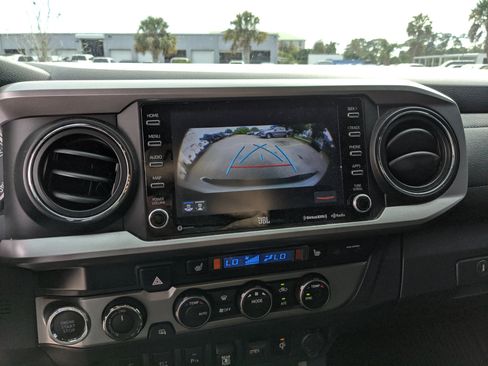 Used 2021 Toyota Tacoma Limited image 26