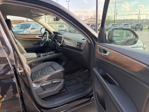Used 2024 Volkswagen Atlas SE AWD/4WD image 26