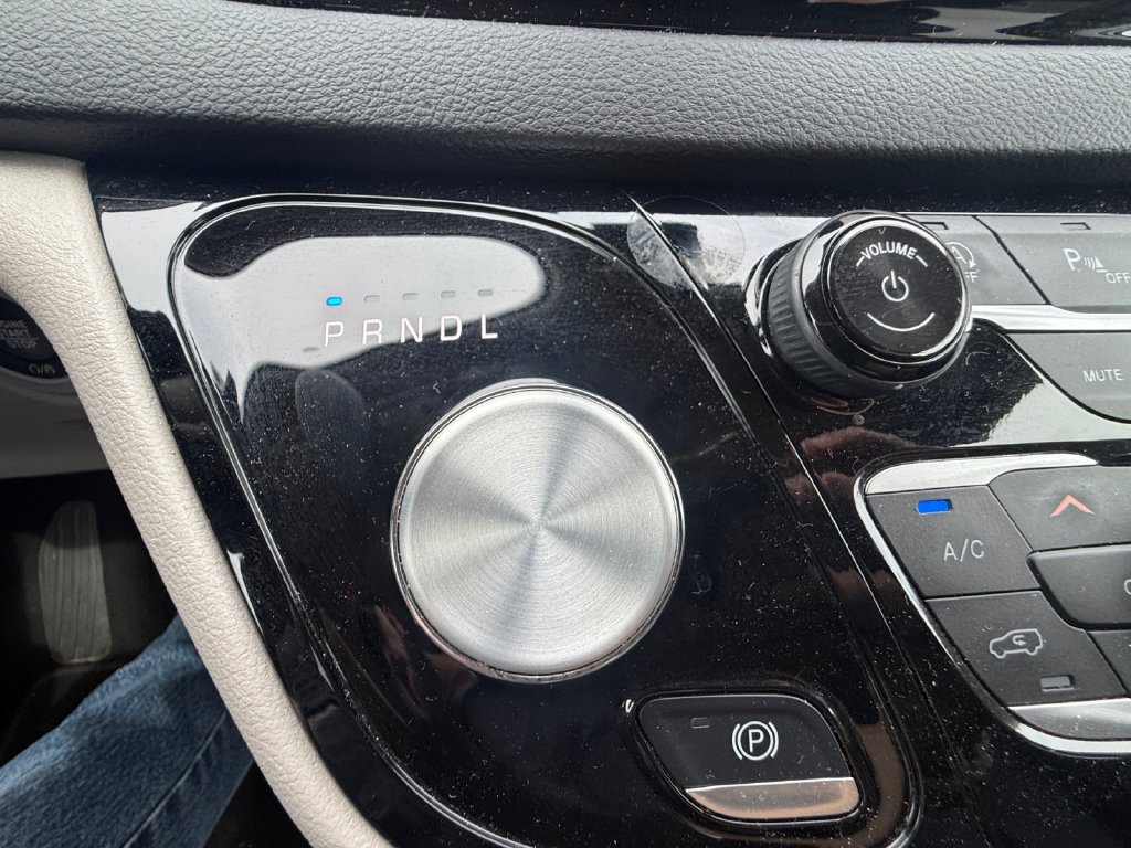 Used 2024 Chrysler Pacifica Touring-L FWD image 30