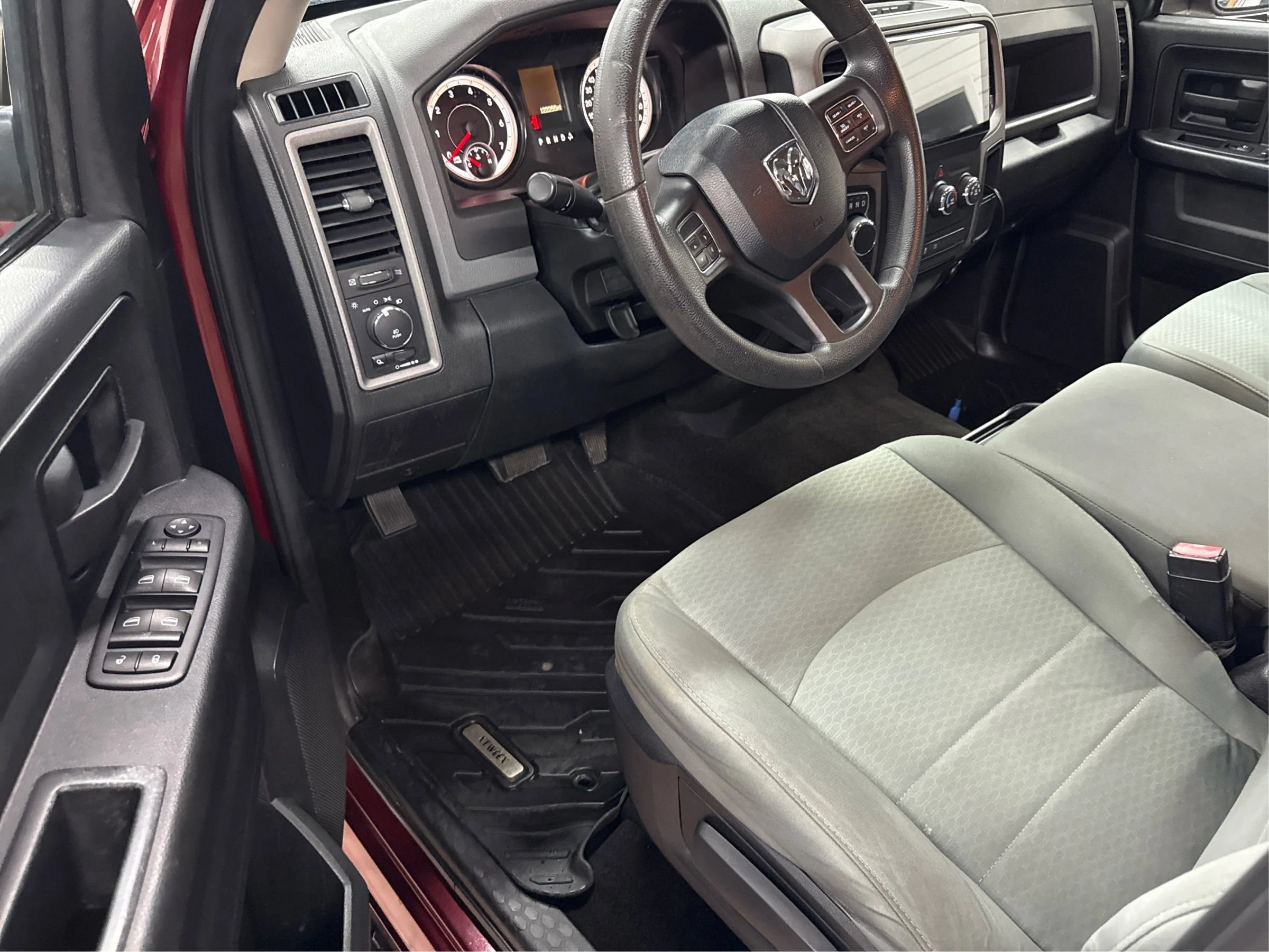 Used 2014 RAM 1500 Express AWD/4WD image 9