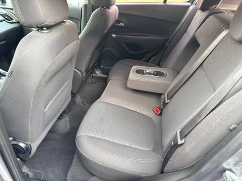 Used 2020 Chevrolet Trax LS FWD image 16