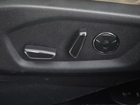 Used 2016 Ford Explorer Platinum AWD/4WD image 34