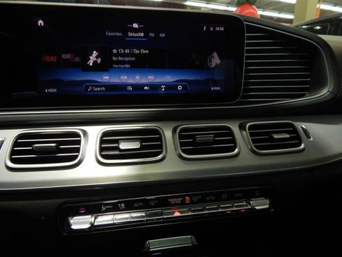 Used 2024 Mercedes-Benz GLS 450 4MATIC image 21