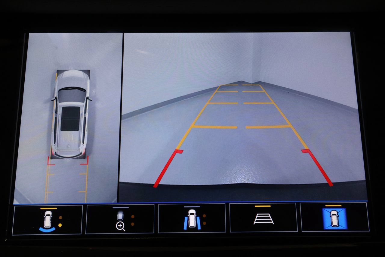 Used 2023 Cadillac XT6 Premium Luxury w/ Technology Package AWD/4WD image 14