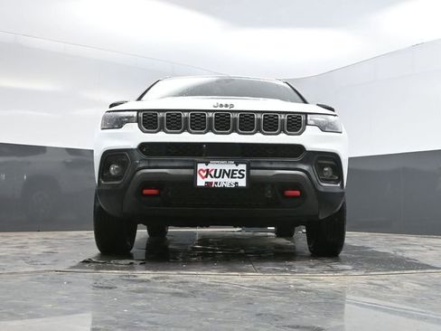 Used 2025 Jeep Compass Trailhawk AWD/4WD image 47