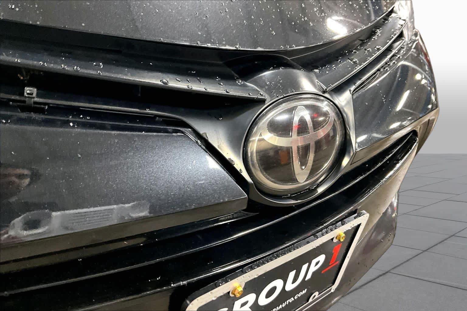 Used 2019 Toyota Corolla LE w/ Carpet Mat Package (TMS) FWD image 28