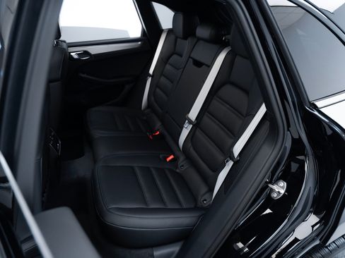 Certified 2023 Porsche Macan AWD/4WD image 24