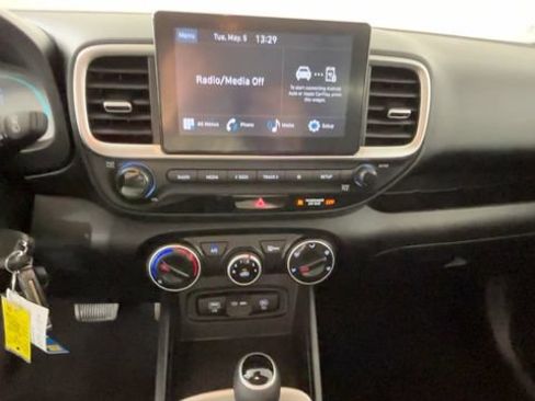 Used 2025 Hyundai Venue SE FWD image 27