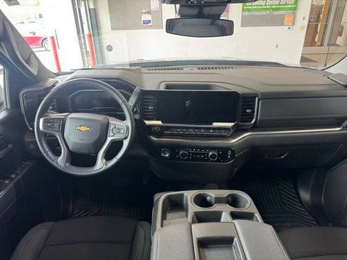 Used 2024 Chevrolet Silverado 1500 LT image 13