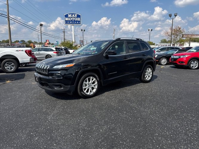 Used 2018 Jeep Cherokee Latitude w/ Cold Weather Group FWD image 1