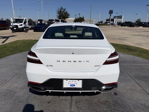 Used 2025 Genesis G70 2.5T image 5