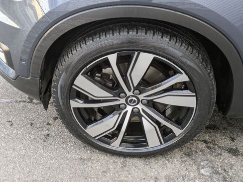 Used 2022 Volvo XC40 P8 Recharge Ultimate image 11