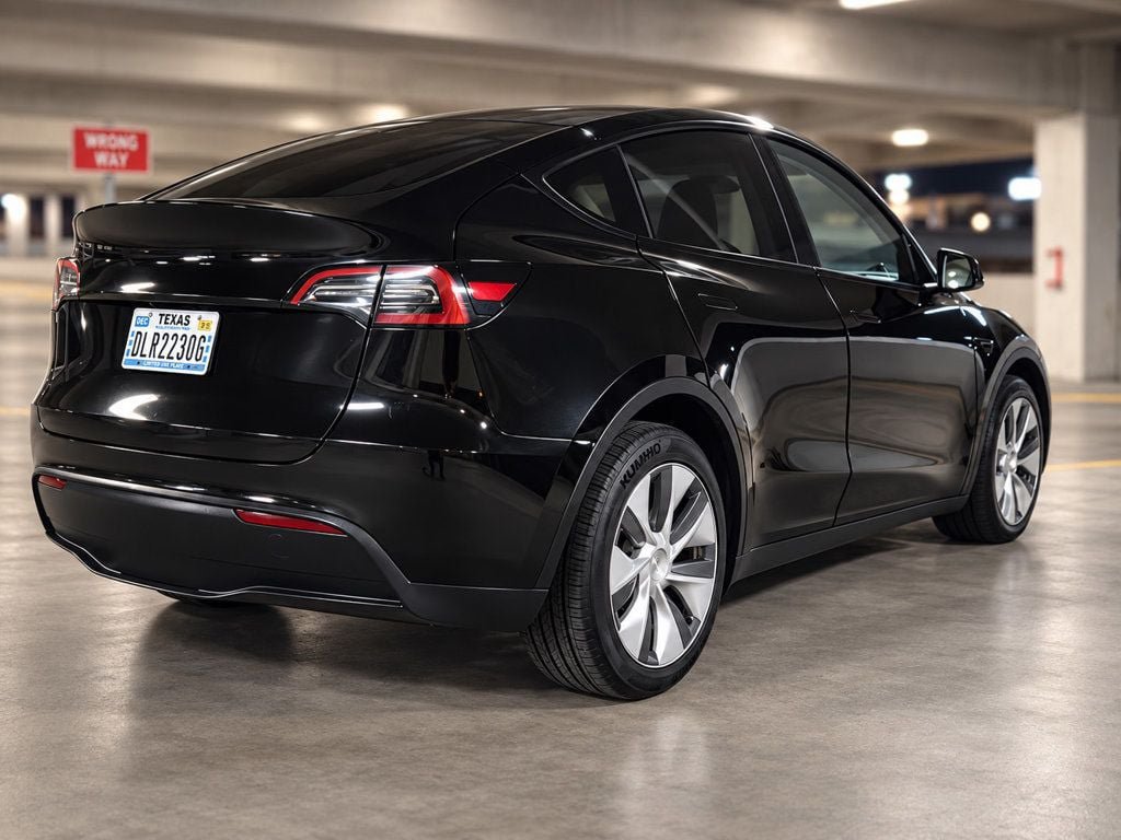 Used 2023 Tesla Model Y Long Range AWD/4WD image 23
