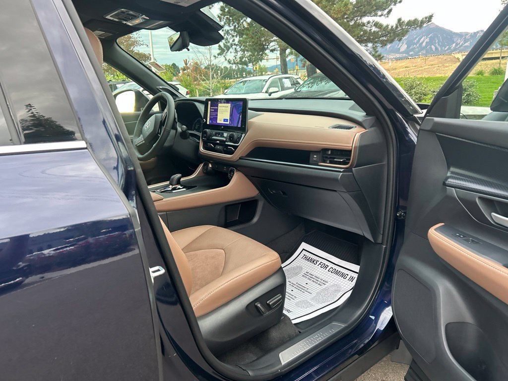 Used 2024 Toyota Grand Highlander AWD Hybrid image 11