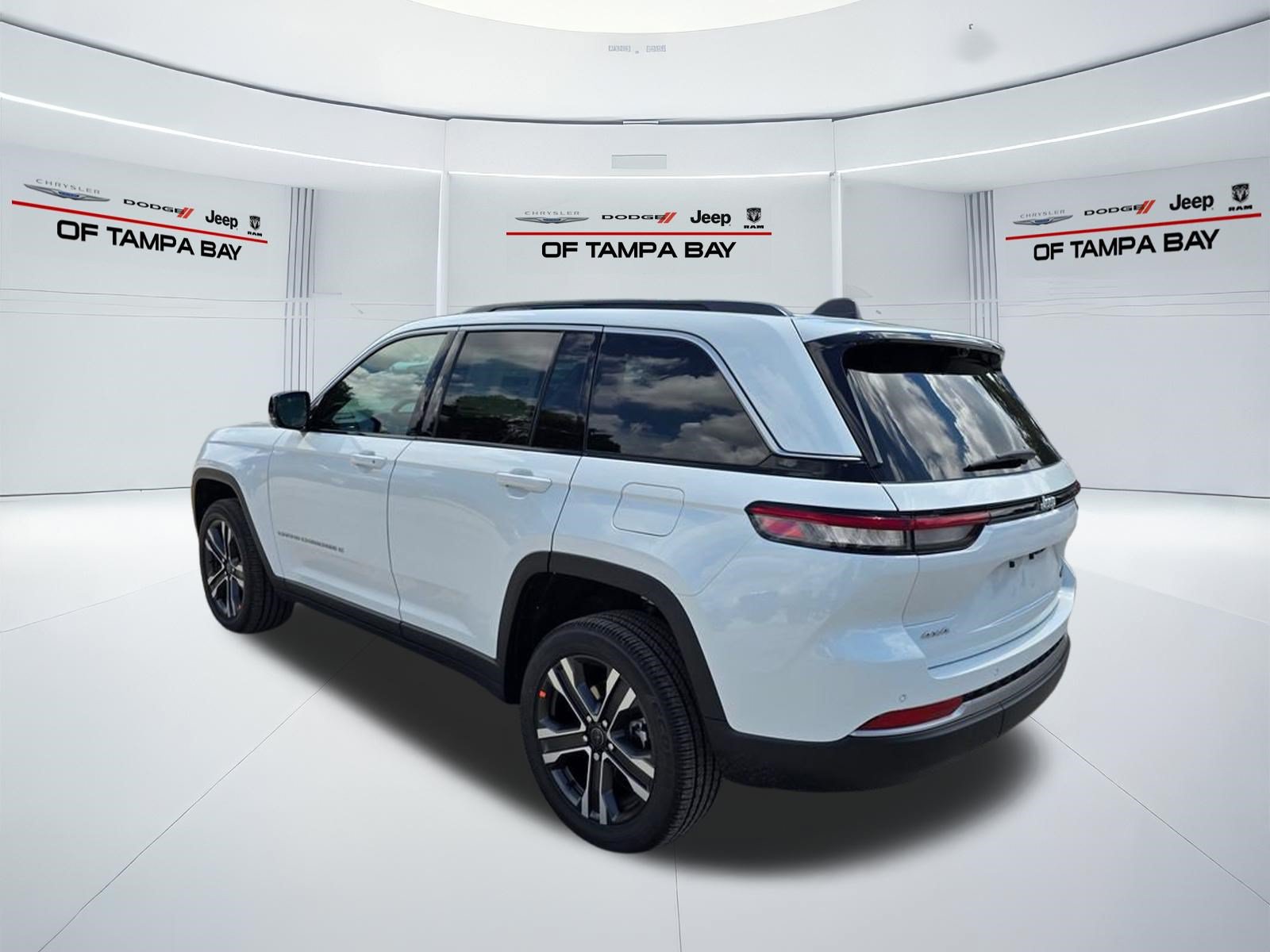 New 2027 Jeep Grand Cherokee Limited w/ Technology Group II AWD/4WD image 4