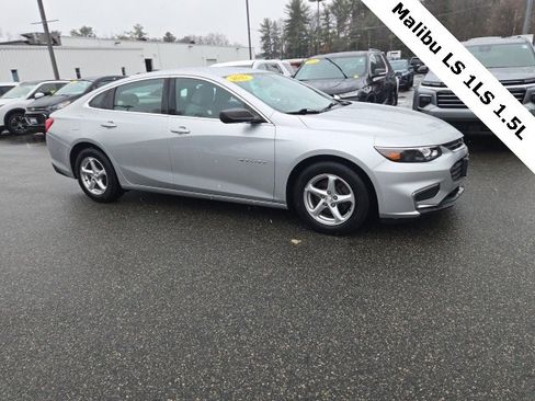 Used 2017 Chevrolet Malibu LS image 4