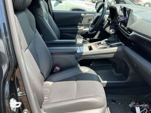 Used 2025 Toyota Sienna Platinum AWD/4WD image 26