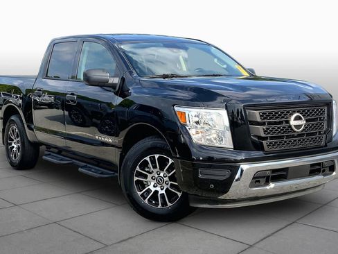 Used 2024 Nissan Titan SV w/ SV Convenience Package RWD image 3
