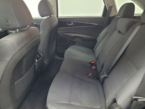 Used 2019 Kia Sorento FWD V6 image 18