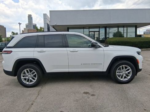 New 2026 Jeep Grand Cherokee Laredo w/ Trailer Tow Package AWD/4WD image 2