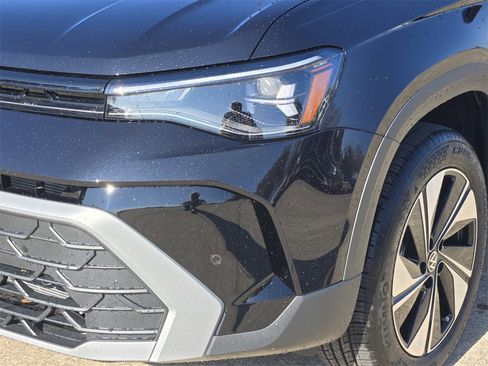 New 2026 Volkswagen Taos SE image 6